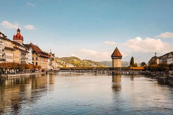 Walking Lucerne: Chapel Bridge, Old Town & Lion Monument Guided Tour
