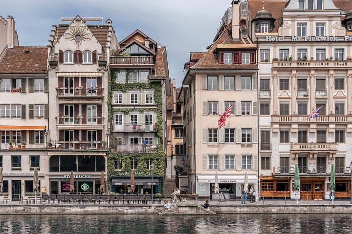 Walking Lucerne: Chapel Bridge, Old Town & Lion Monument Guided Tour photo 3