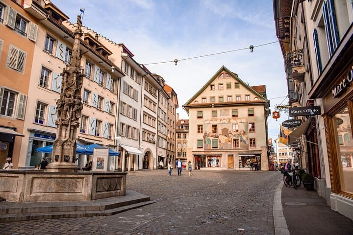Walking Lucerne: Chapel Bridge, Old Town & Lion Monument Guided Tour photo 4