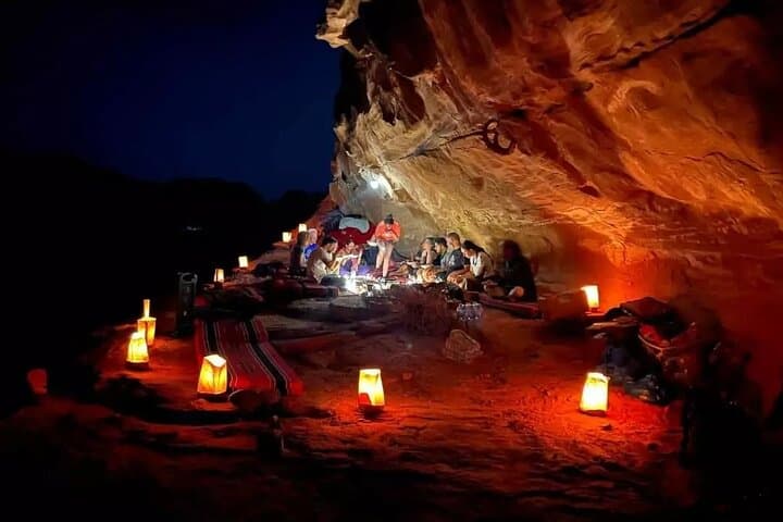 Wadi Rum Jeep Safari and Cave Camping: Overnight Bedouin Zarb Under the Stars