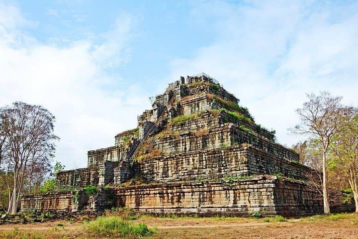 Preah Vihear and Koh Ker: Full-Day Private Temple Tour from Siem Reap