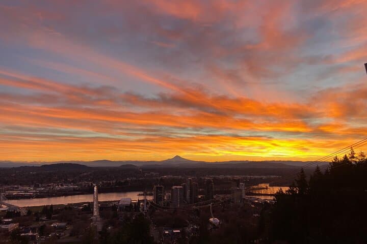 Sunrise Aerial Tram and Doughnuts: Morning Views of Portland from OHSU