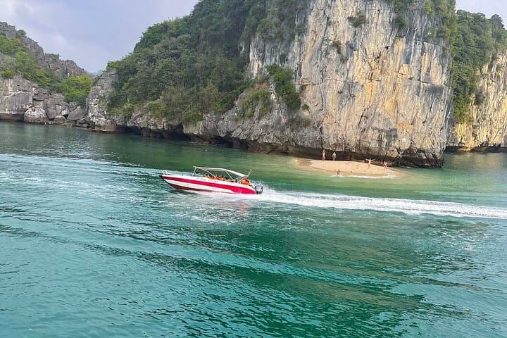 Paddle Lan Ha Bay: 2-Hour Private Canoe from Ha Long photo 2