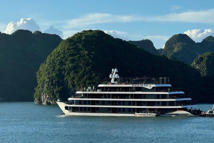 Luxurious 2-Day Ha Long & Lan Ha Bay Cruise from Hanoi photo 6