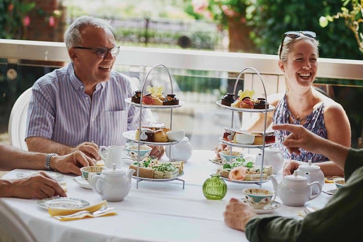 Royal High Tea at Kensington Palace Gardens — Garden Walk & Afternoon Tea in London
