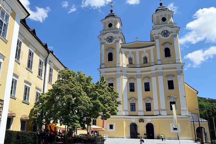 Private Sound of Music Tour: Salzburg & Salzkammergut Lake District Day Trip