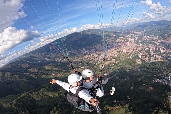 Paragliding Medellín: The Dream of Flying Over Bello’s Hills photo 2