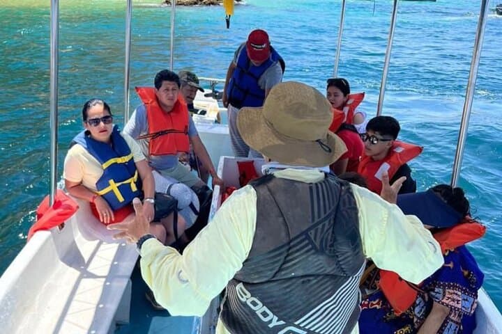 Cabo Arc Tour with Beach Drop — El Arco Boat Excursion photo 2
