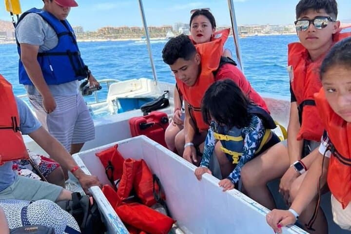 Cabo Arc Tour with Beach Drop — El Arco Boat Excursion photo 4
