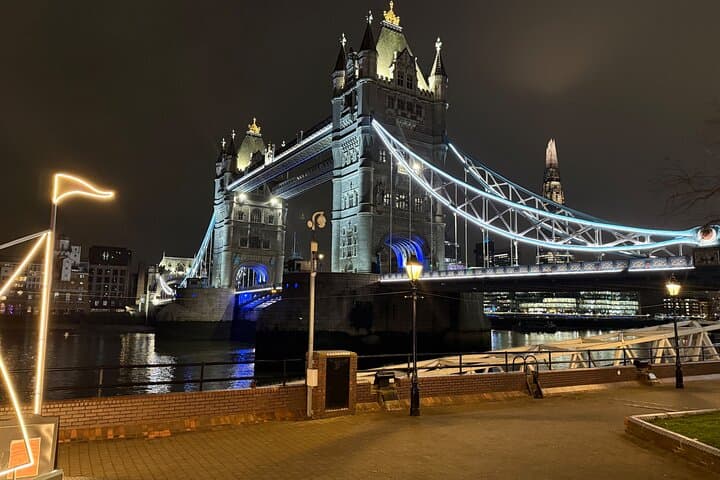 London by Night Private Tour: Iconic Sights & Secret Local Stops photo 2