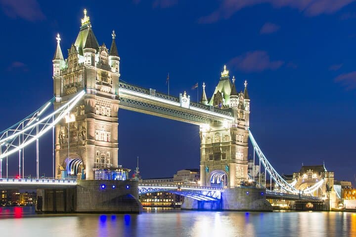 London by Night Private Tour: Iconic Sights & Secret Local Stops