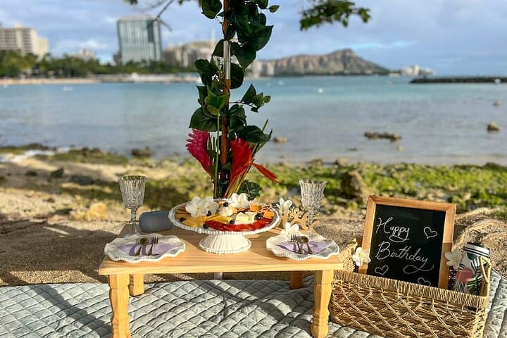 Luxury Picnic in Honolulu: Ocean, Lagoon & Diamond Head Views photo 3
