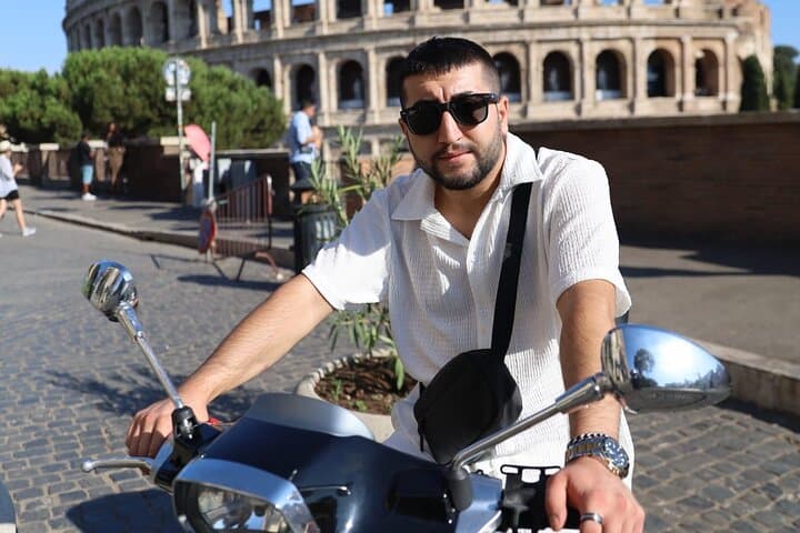 Rome Vespa Tour: Colosseum, Orange Garden & Gianicolo Sunset Ride photo 4