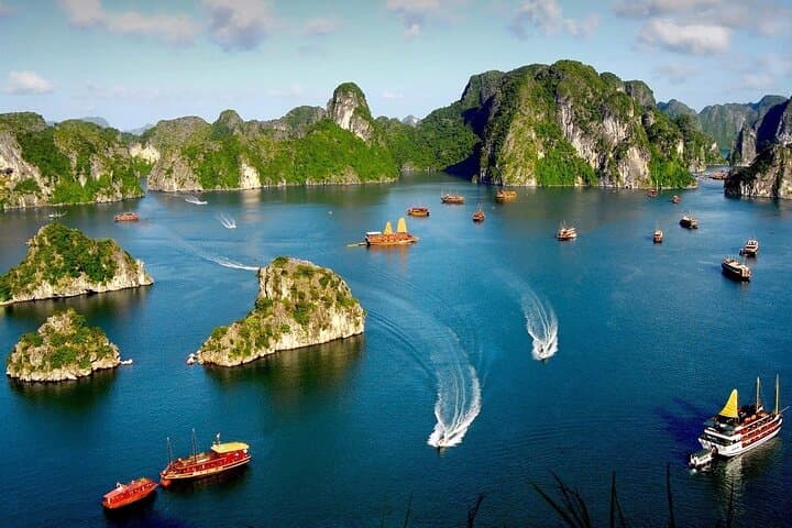 Luxury 3-Day Halong Bay Cruise from Hanoi — Kayaking, Caves & Floating Villages
