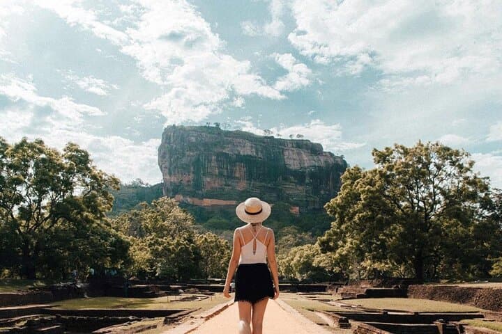 Colombo to Sigiriya and Dambulla Day Tour — Lion Rock and the Golden Temple in One Day photo 3