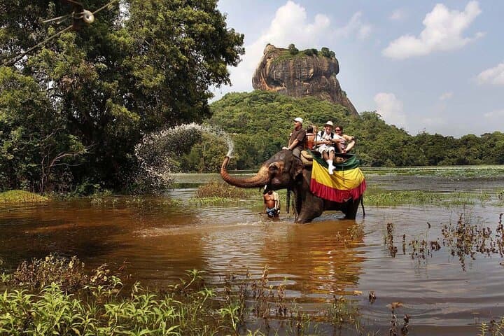 Colombo to Sigiriya and Dambulla Day Tour — Lion Rock and the Golden Temple in One Day photo 2