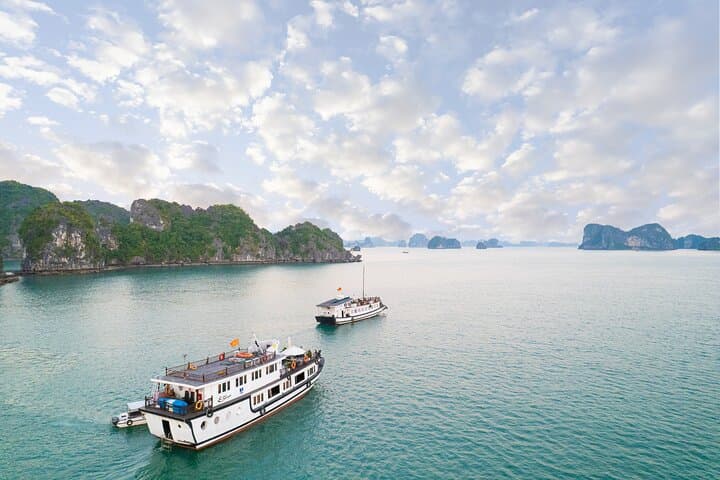 3-Day Halong Bay Private Cruise: Ba Ham, Tien Ong Cave & Kayaking photo 5