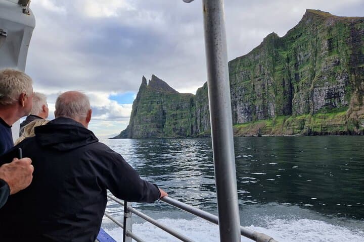 Hornvík & Hornbjarg: Exploring Hornstrandir’s Towering Bird Cliffs photo 2