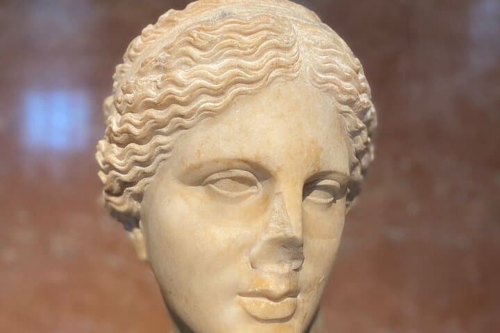 Private Louvre Tour: Skip-the-Line Guided Visit to the Mona Lisa & Masterpieces photo 6