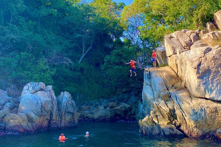 Los Arcos Snorkel, Cliff Jumps & Hidden Beach — Puerto Vallarta Boat Trip photo 5