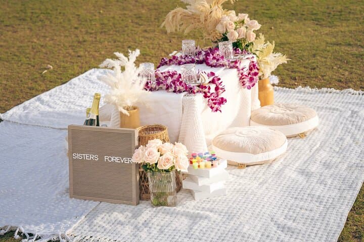 Ala Moana Sunset Picnic: Romantic Beach Date & Photo Session in Honolulu photo 3