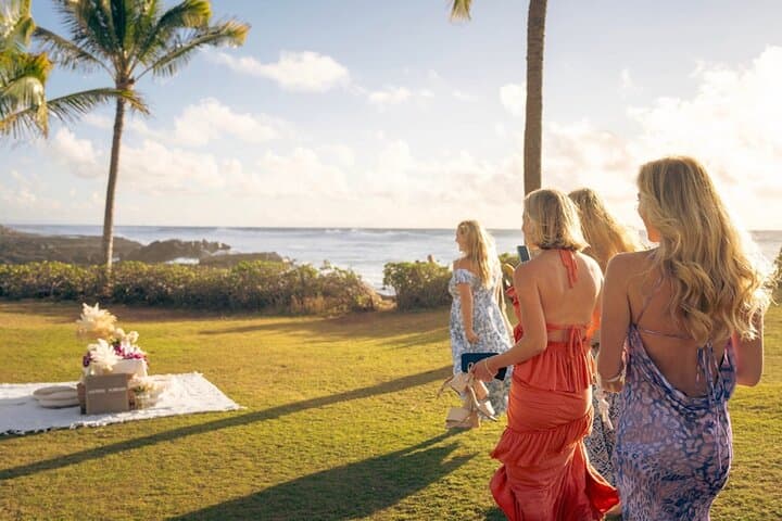 Ala Moana Sunset Picnic: Romantic Beach Date & Photo Session in Honolulu photo 2