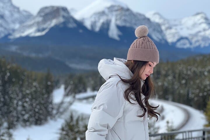 Lake Louise & Johnston Canyon Ice Walk: Half-Day Winter Hike in Banff National Park