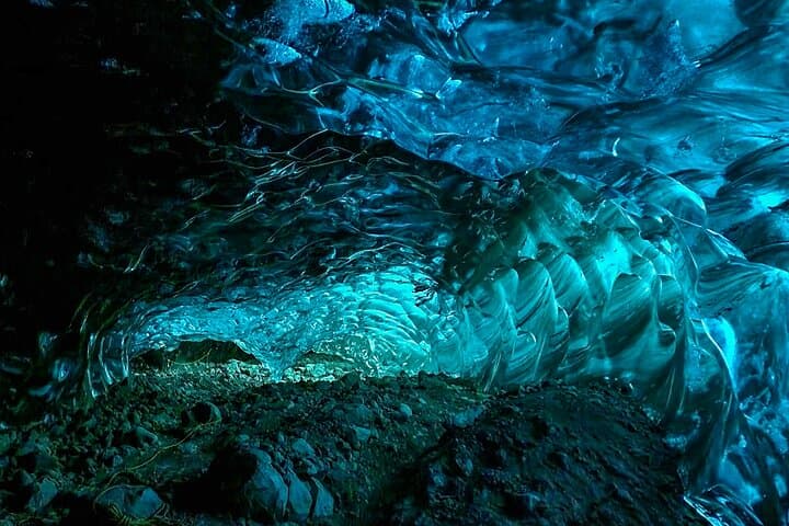Dawn Ice Cave Photography at Breiðamerkurjökull with a Local Guide photo 6