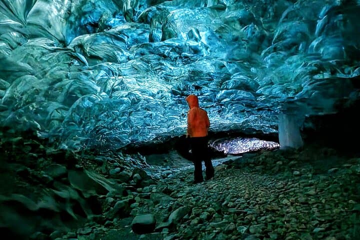 Dawn Ice Cave Photography at Breiðamerkurjökull with a Local Guide photo 4