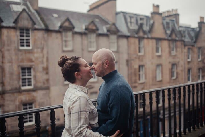 Edinburgh Old Town Romantic Couples Photoshoot — Private 15-Min Session