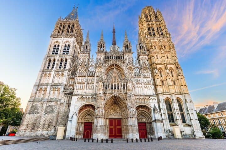 Private transfer from Brussels to Le Havre with 2-hour Rouen stop