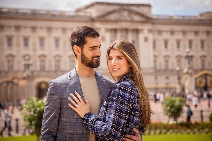 Private Photoshoot Outside Buckingham Palace — Professional London Portraits photo 1