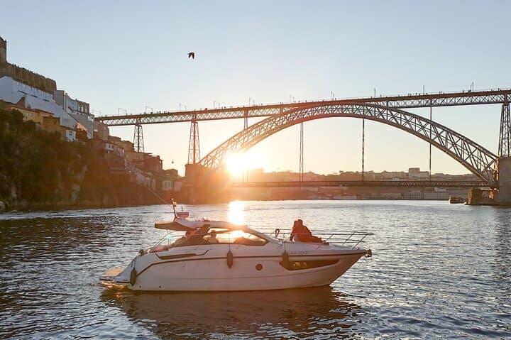 Private Yacht Cruise on the Douro River with Wine Tasting