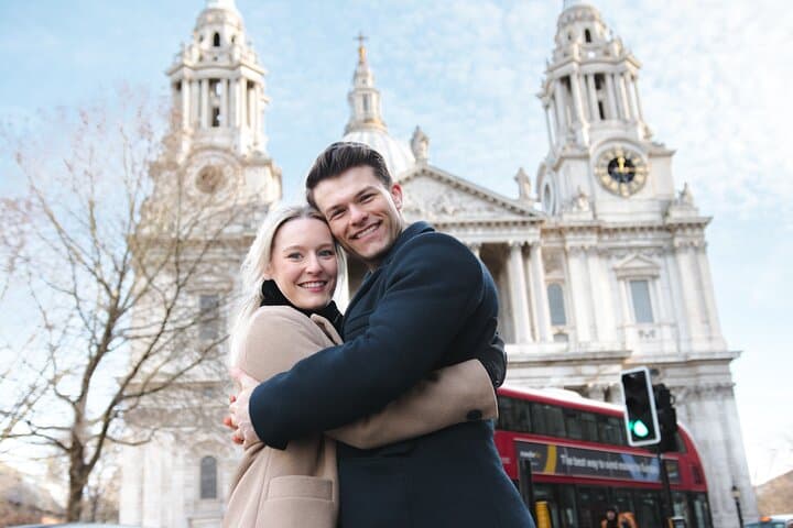 St. Paul's Cathedral & Millennium Bridge Photoshoot — Professional 15-Minute Session in London