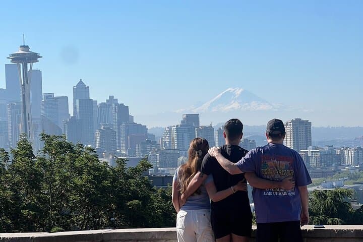 Seattle Highlights Private Tour: 3–4 Hour Luxury SUV or Sprinter City Experience photo 4