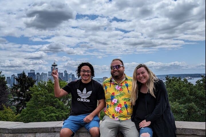 Seattle Highlights Private Tour: 3–4 Hour Luxury SUV or Sprinter City Experience