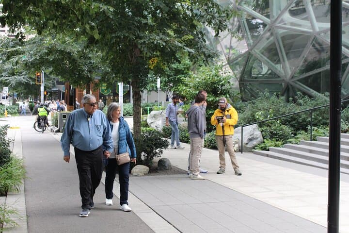 Seattle Highlights Private Tour: 3–4 Hour Luxury SUV or Sprinter City Experience photo 2