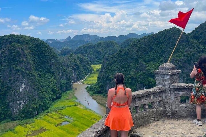 Tam Coc & Mua Caves Day Trip from Hanoi — Hoa Lu Temples, Bamboo Boat & Cycling photo 3