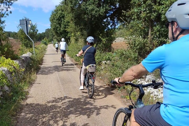 E‑Bike Tour in the Itria Valley: Cycle Trulli, Aqueduct Paths & Apulian Cuisine photo 3