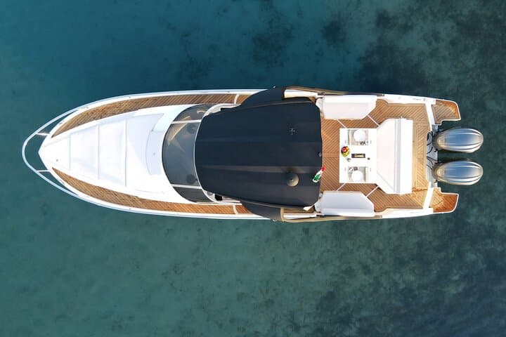 Full-Day Luxury Cruise from Aliki: Blue Lagoon, Antiparos & Despotiko photo 2