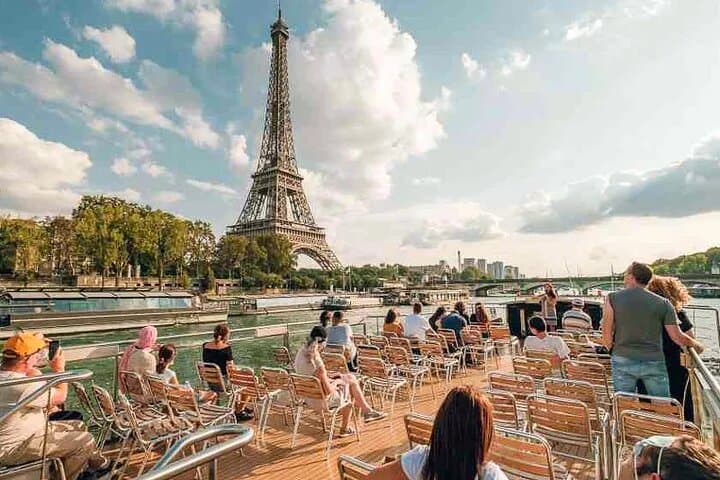 Paris in a Day from Le Havre: Notre‑Dame, Eiffel & Seine River Cruise photo 3