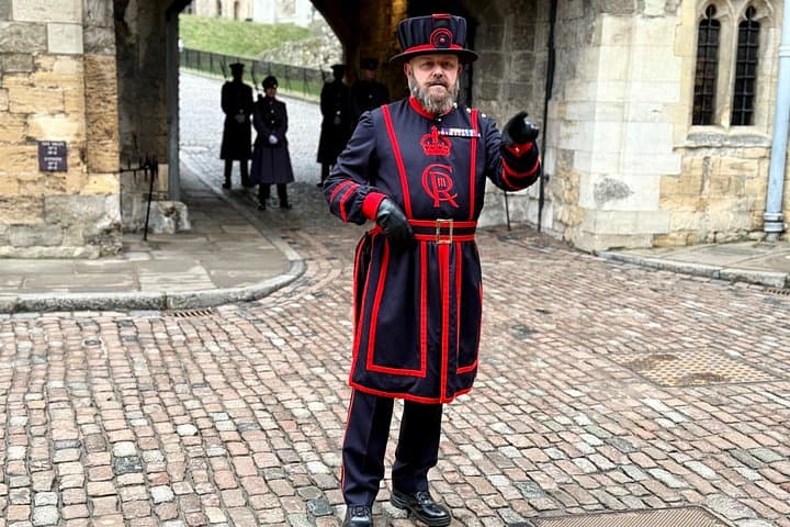 First-In: Tower of London Early Access, Beefeater Opening & Royal Westminster Cruise photo 2