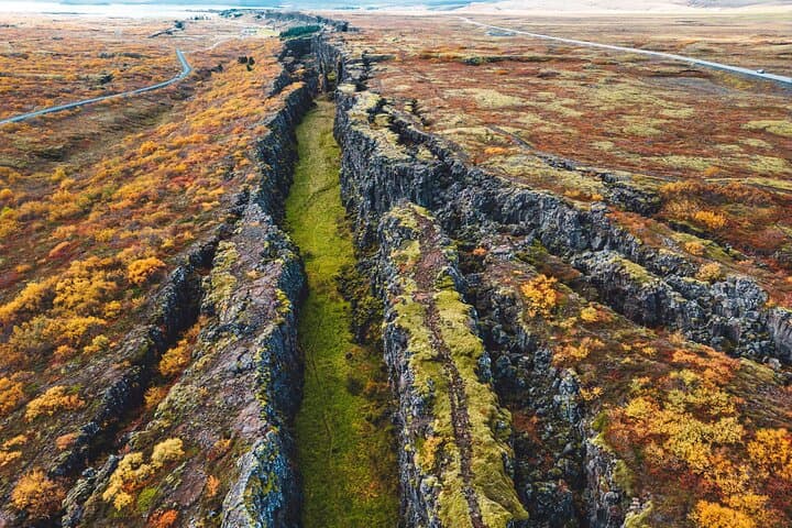 Golden Circle Minibus Day Tour — Thingvellir, Gullfoss, Geysir & Kerið photo 5