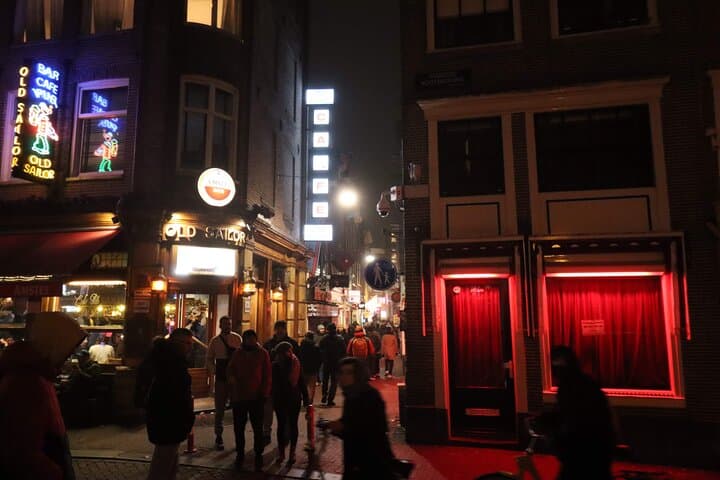 Private Coffee Shop & Red Light District Tour — Amsterdam Walking Experience photo 6