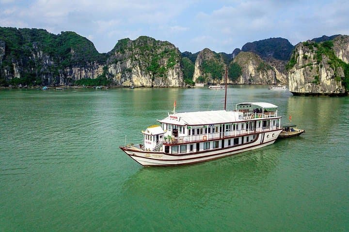 Majestic Halong Bay 2-Day Cruise: 1-Night Cozy Classic from Hanoi photo 1