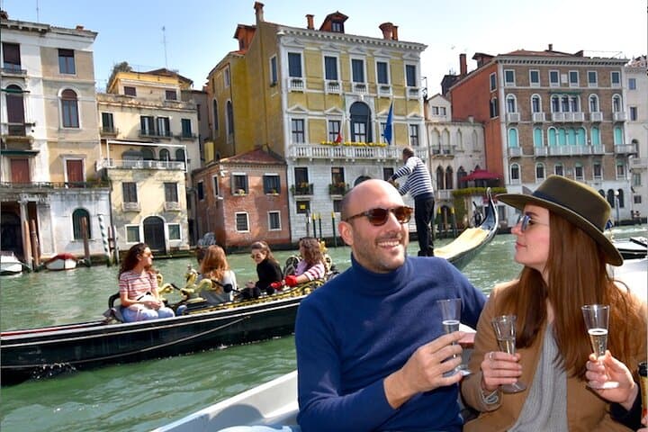 Lagoon Aperitif: Private 90-Minute Venice Boat Tour with Drinks and Views