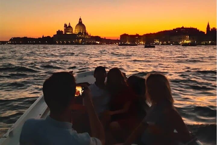 Lagoon Aperitif: Private 90-Minute Venice Boat Tour with Drinks and Views photo 3