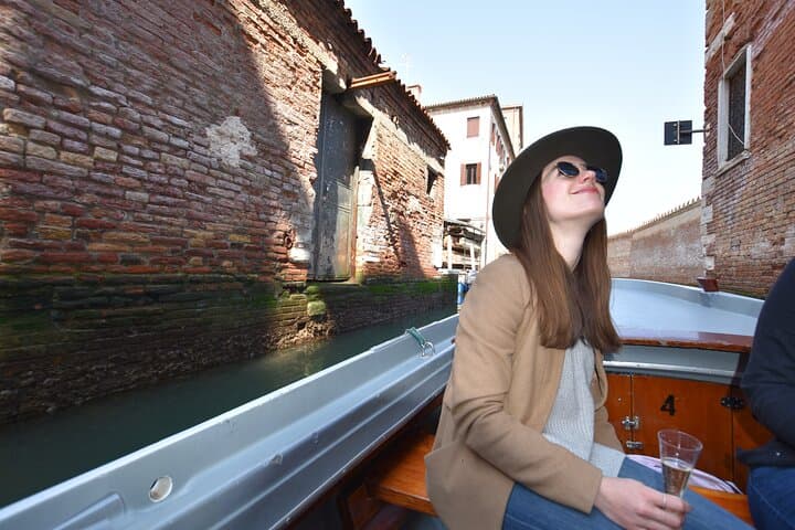 Lagoon Aperitif: Private 90-Minute Venice Boat Tour with Drinks and Views photo 4
