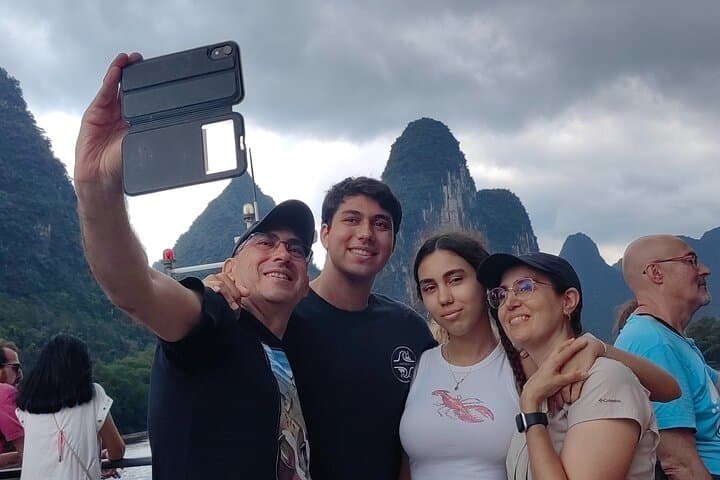Li River Cruise to Yangshuo: Private 1-Day Guilin River Journey photo 3