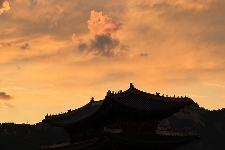 Seongsu to Deoksugung: Seoul Half-Day Walking Tour with Private Photos photo 1